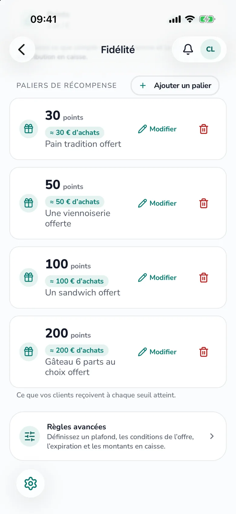 Configuration du programme de fidélité avec quatre paliers de récompense à 30, 50, 100 et 200 points